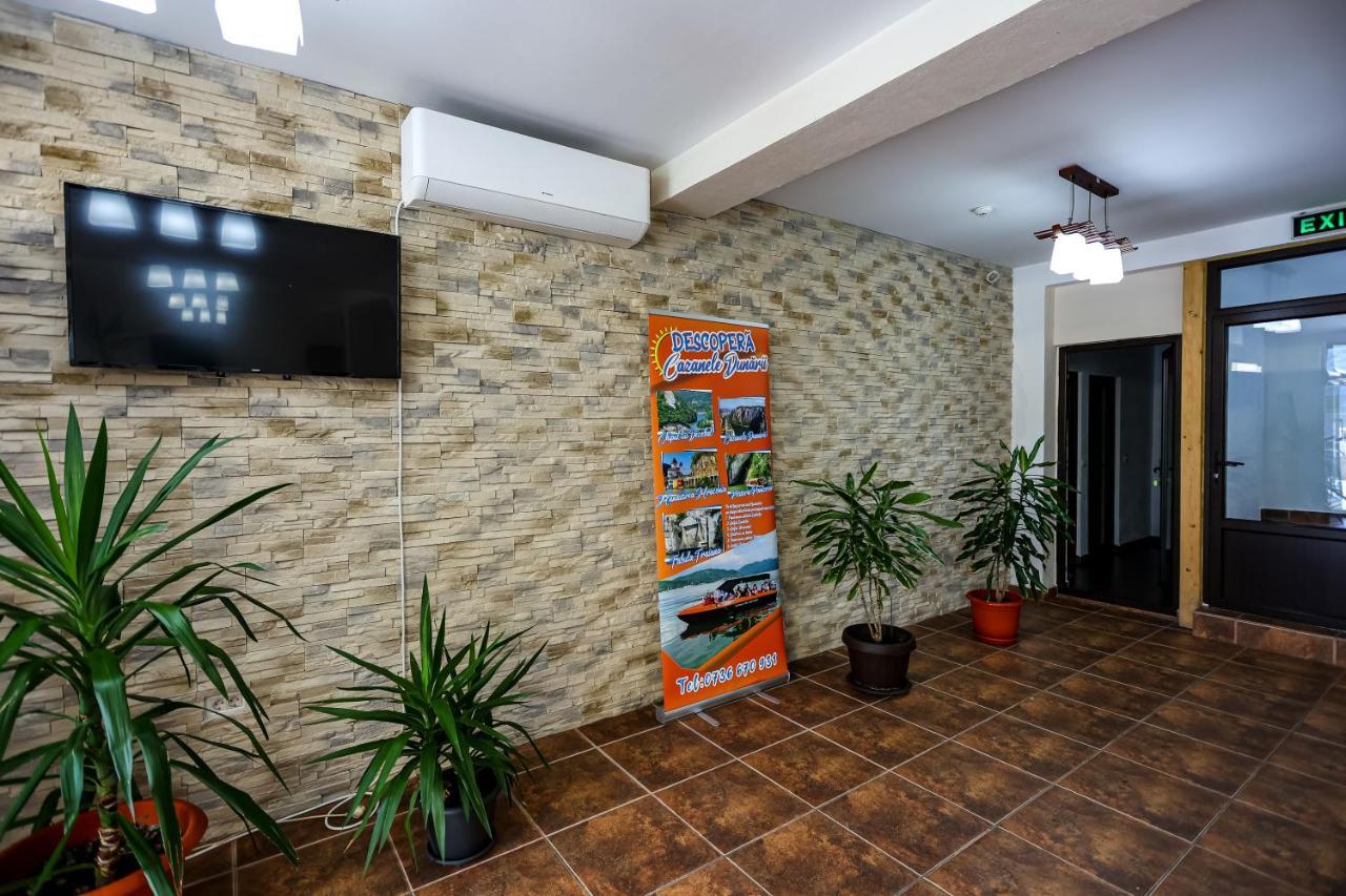 Pensiunea Celestin Ieşelniţa Exteriér fotografie