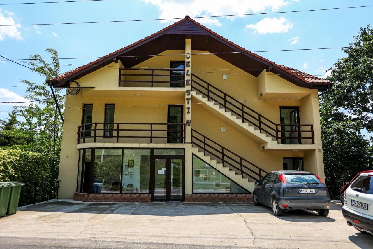 Pensiunea Celestin Ieşelniţa Exteriér fotografie